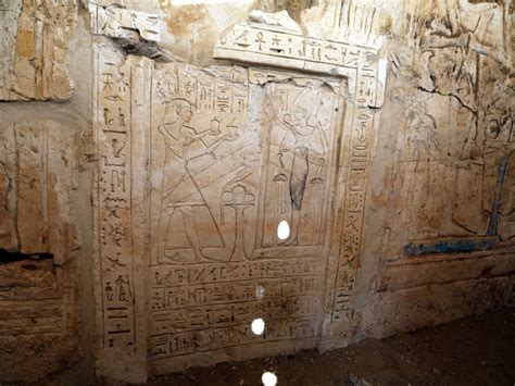 A Septuple Doorway to the Afterlife: A Dive into Loth's Intricate Tomb Painting!